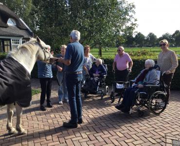 Mariaheide ontmoet bewoners Amaliazorg Van Haarenstaete